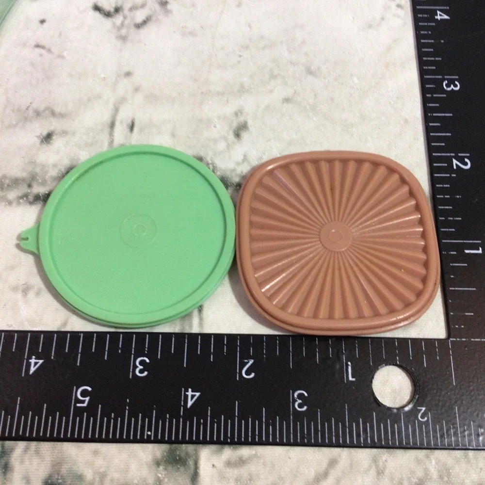 Tupperware Magnets Lot Of 2 Lids Green Brown‎